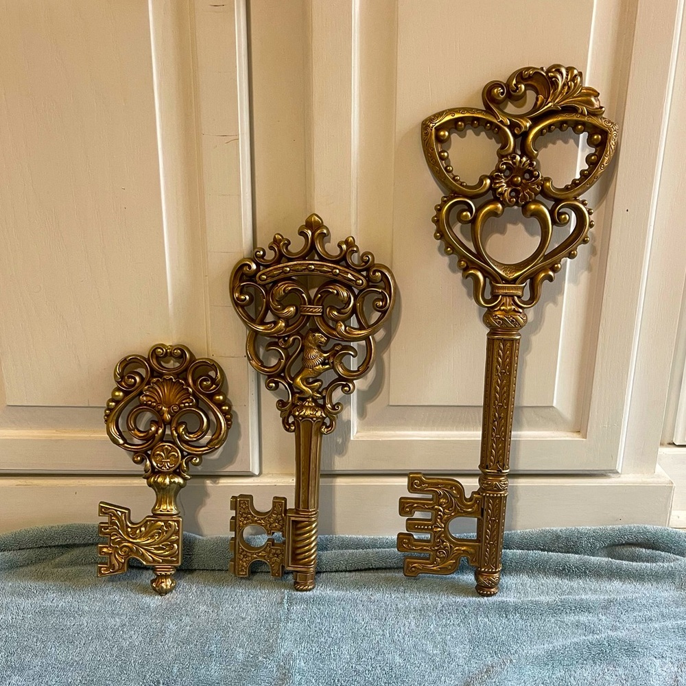 Set of 3 Vintage Dart Industries Gold Skeleton Key Wall Decorations – Model 3661